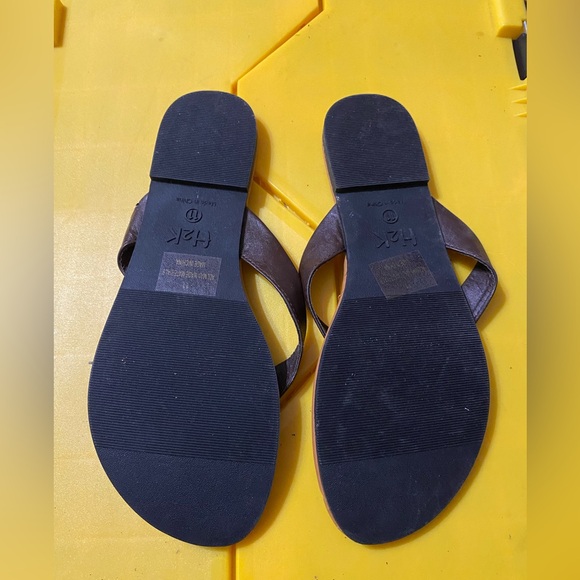 Sandals Monogrammable NWOT Size 11 - Picture 2 of 2